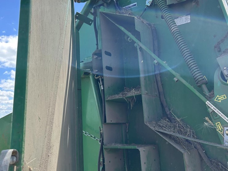 2012-john-deere-568-image-21
