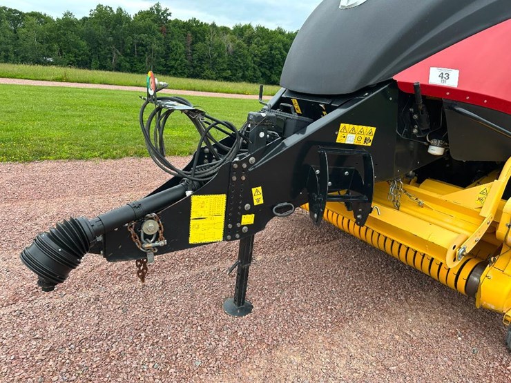 2014-new-holland-330-image-16