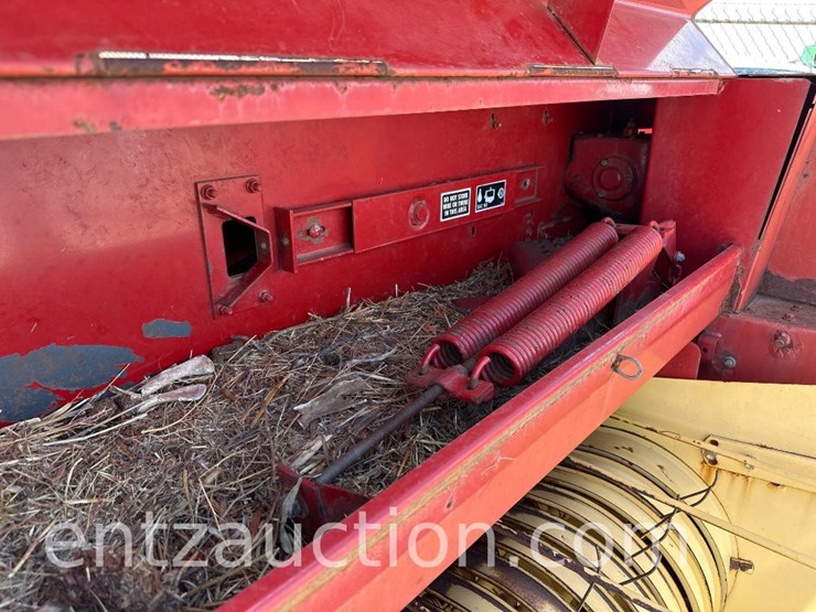 new-holland-326-image-15