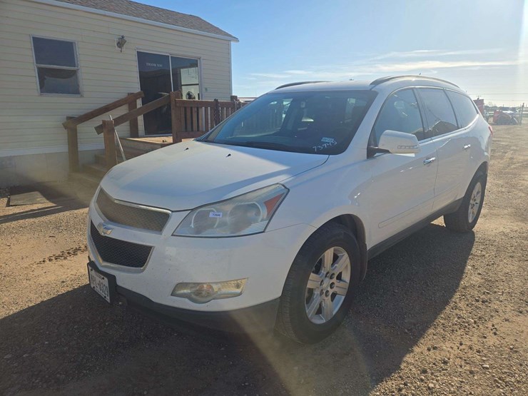 2012-chevrolet-traverse-image-1