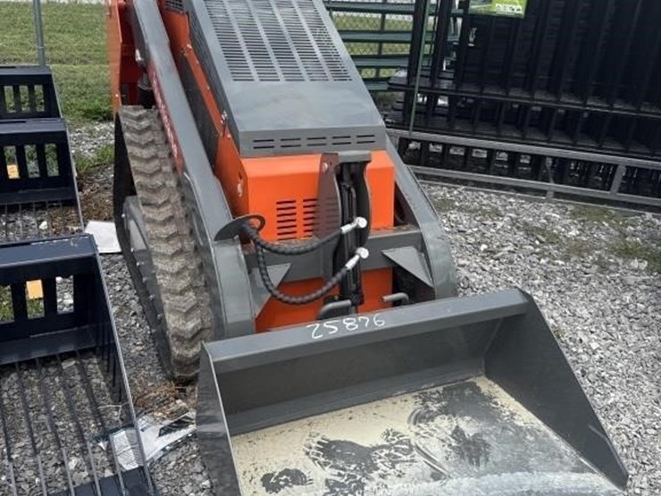 hurricane-mini-skid-steer-loader-image-4