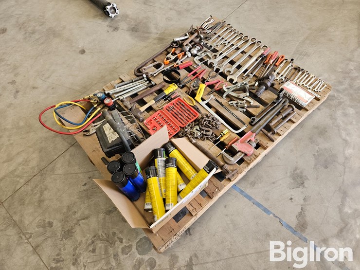 pallet-of-misc.-tools,-parts,-&-fasteners-image-4