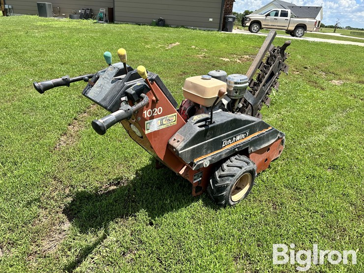 ditch-witch-1020-image-3