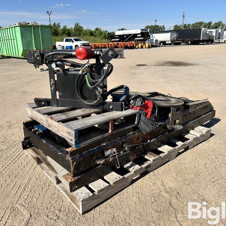 Holland 5th Wheel Hydraulic Lift