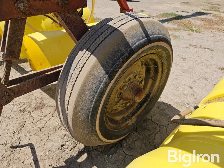 3-pt-hooded-row-crop-sprayer-image-17