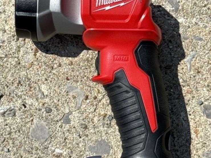 milwaukee-led-work-light-image-2