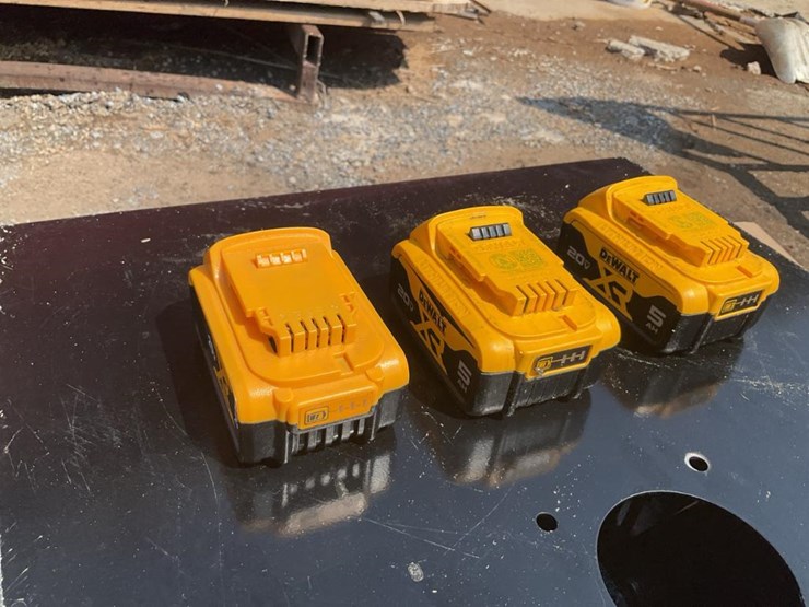 #108-•-dewalt-20v-batteries-image-3