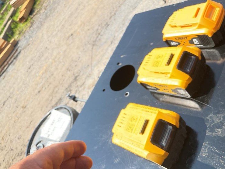 #108-•-dewalt-20v-batteries-image-6