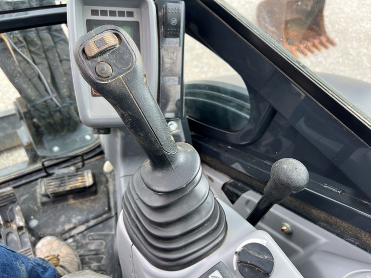 2020-deere-35g-image-9