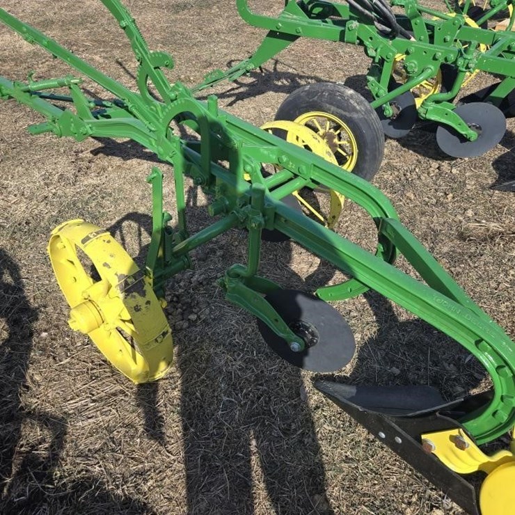 JOHN DEERE 2