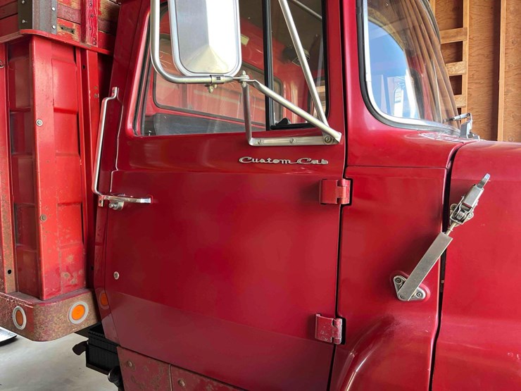 1976-ford-750-grain-truck-image-48