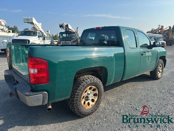 2011-chevrolet-silverado-1500-image-3