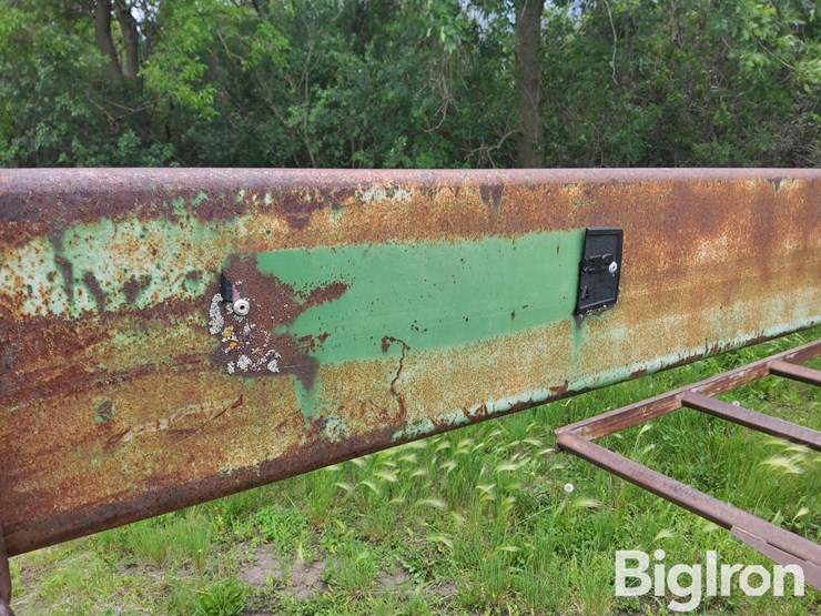 atwood-gooseneck-bale-hauler-image-11