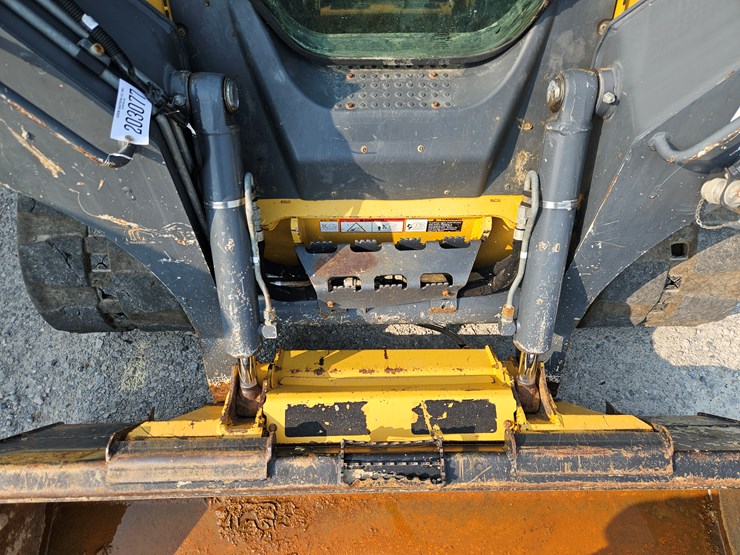 2018-deere-323e-image-5