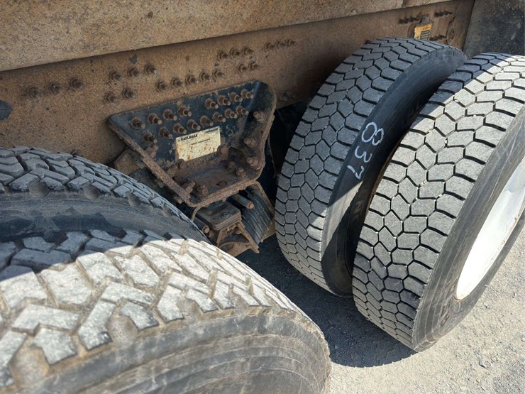 2009-mack-granite-gu813-image-9