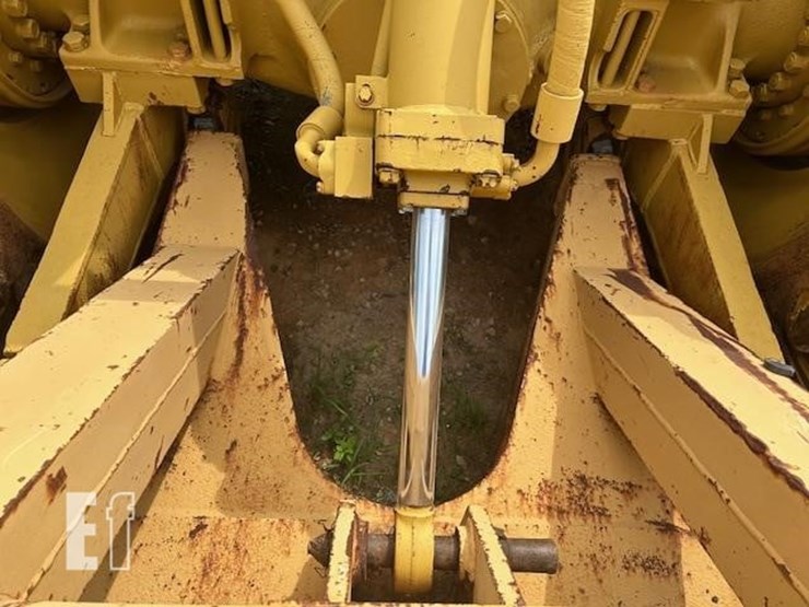 caterpillar-825-image-21