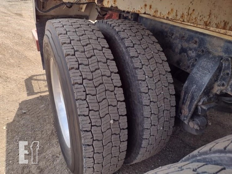 peterbilt-389-image-31