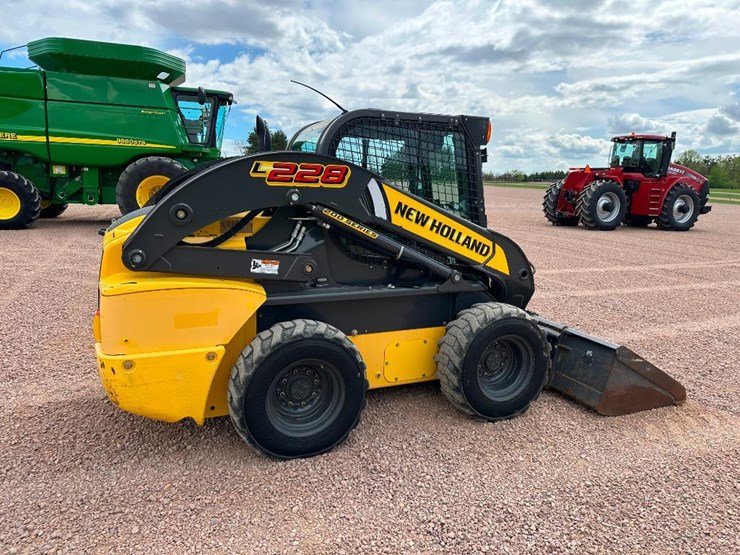 2018-new-holland-l228-image-4
