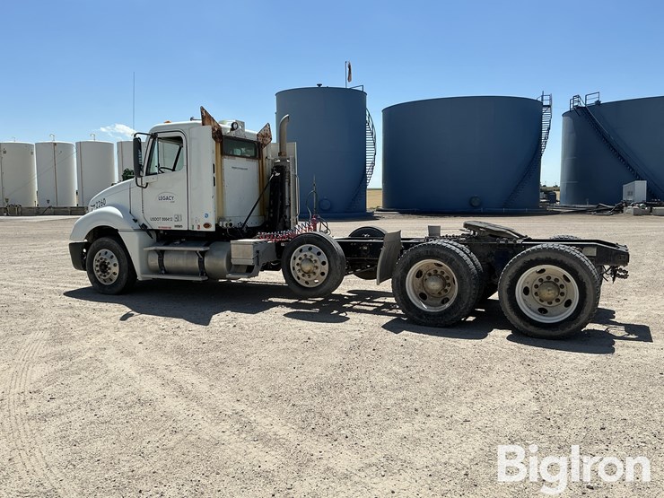 2008-freightliner-columbia-120-image-8