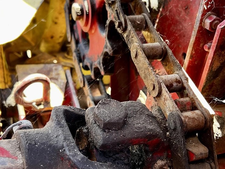 new-holland-790-image-11