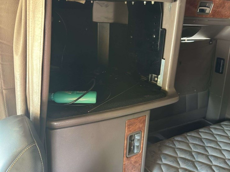 2011-peterbilt-386-image-21