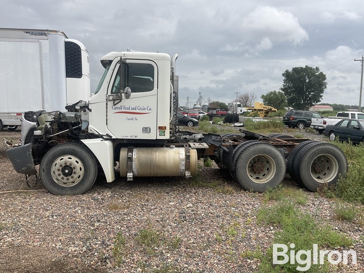2001-freightliner-columbia-120-image-8