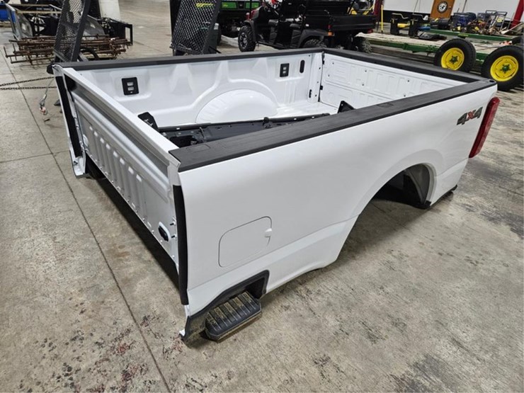 #422-•-2024-ford-8'-pick-up-truck-box-image-1
