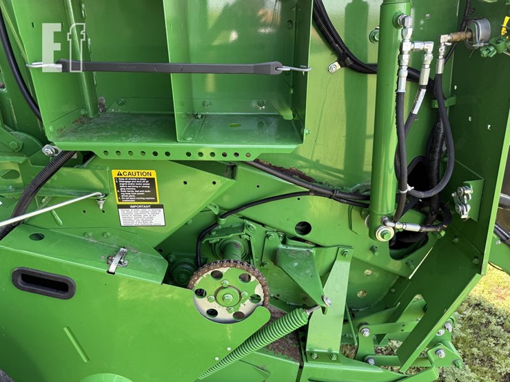 2020-john-deere-560m-image-16