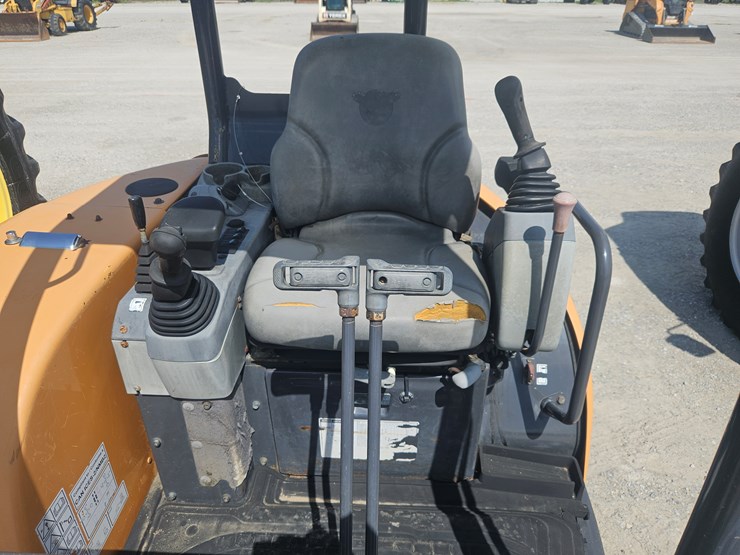 2018-case-cx37c-image-9