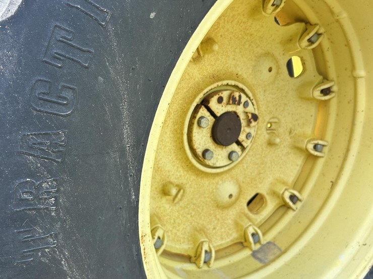 1984-john-deere-8450-image-26