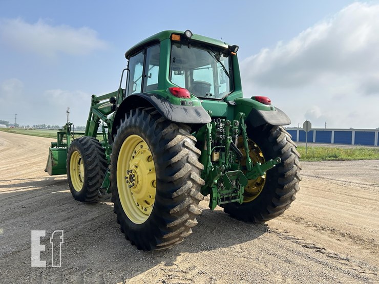 2005-john-deere-7520-image-11