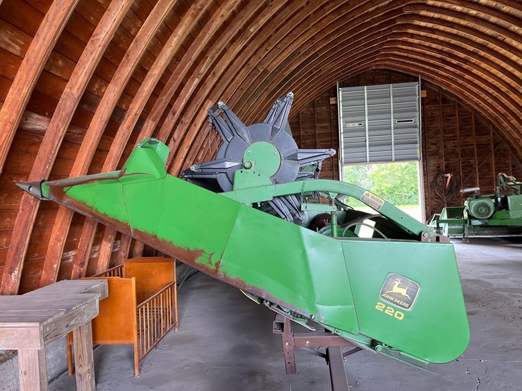 john-deere-220-image-14