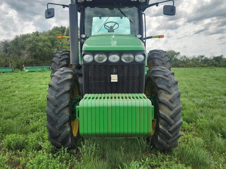 2010-john-deere-8245r-image-3