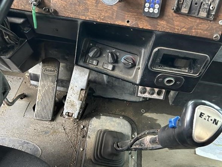 1997-peterbilt-357-image-36
