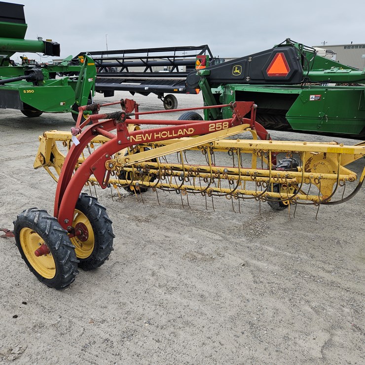 NEW HOLLAND 258