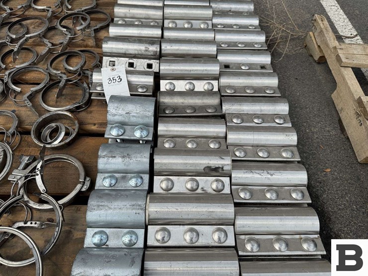 miscellaneous-stainless-steel-pipe-clamps-and-joiners-image-3
