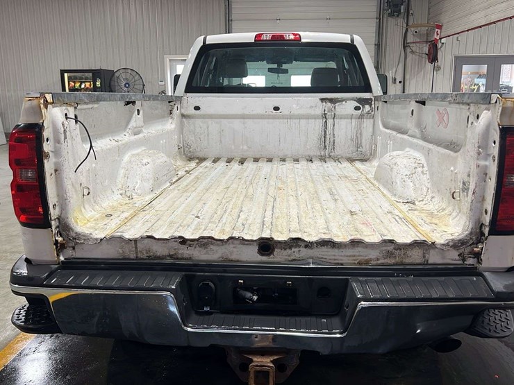 2016-chevrolet-silverado-2500hd-image-14