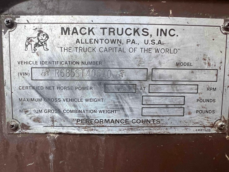 1973-mack-r600-image-35