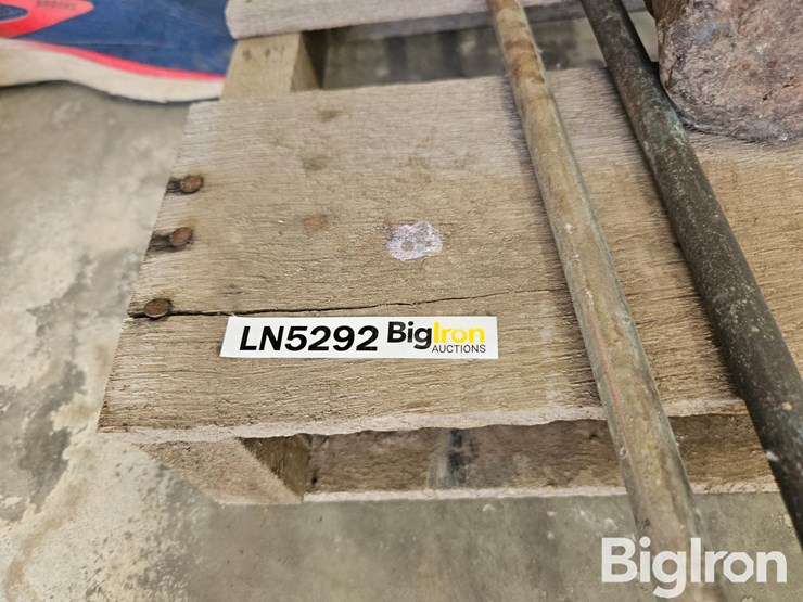 pallet-of-misc.-tools,-parts,-&-fasteners-image-8
