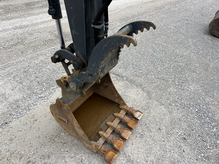 2020-deere-35g-image-3
