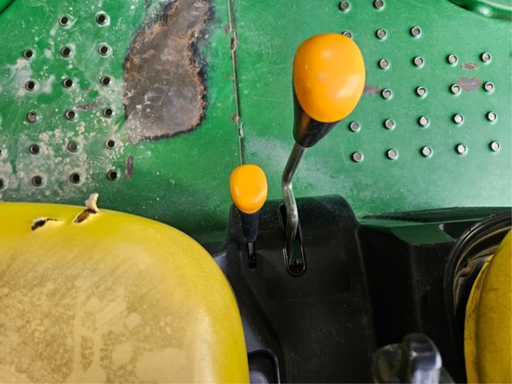2014-john-deere-gator-image-22