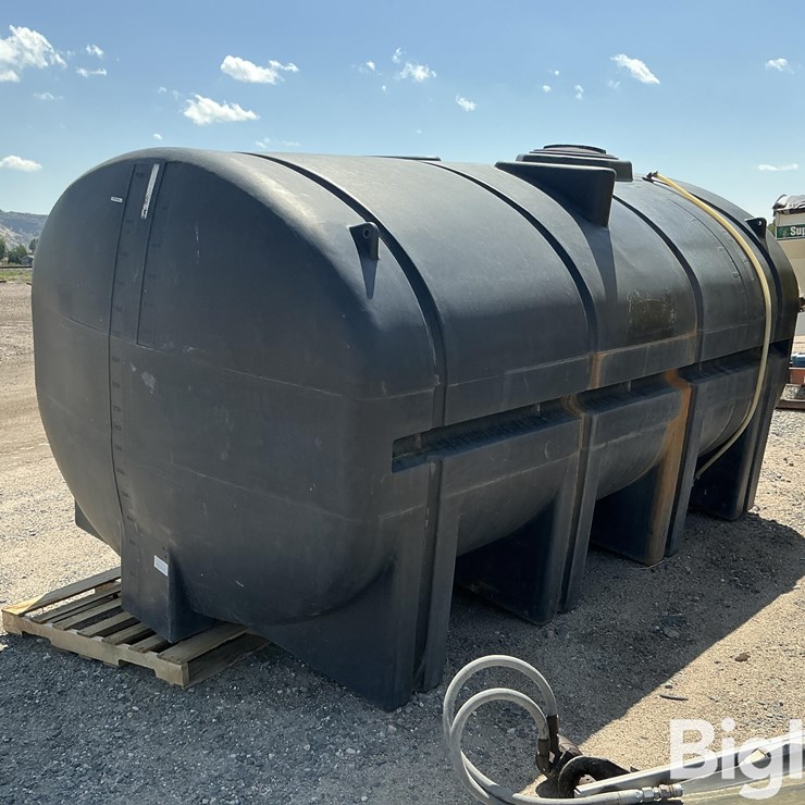 3200-Gallon Fertilizer Tank