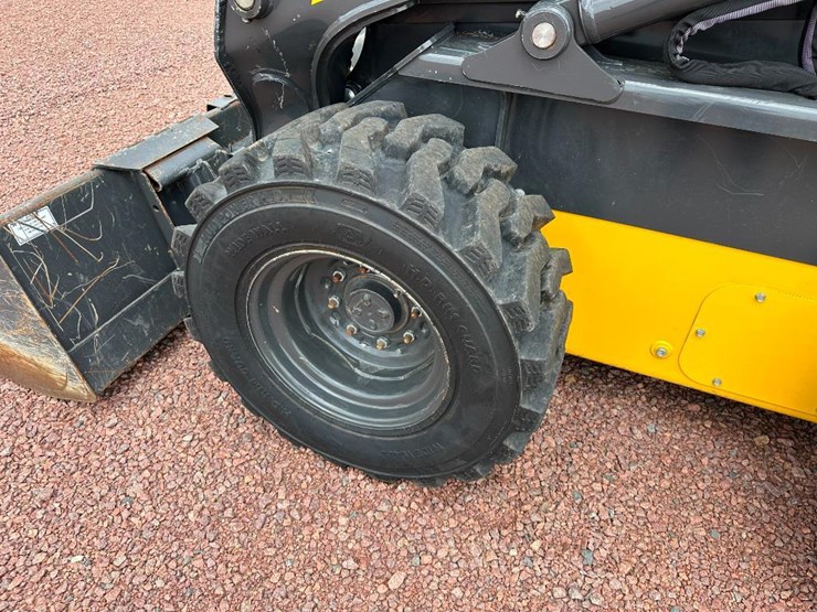 2022-new-holland-l328-image-8