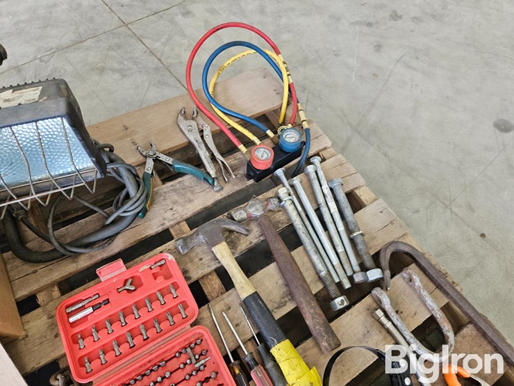 pallet-of-misc.-tools,-parts,-&-fasteners-image-15