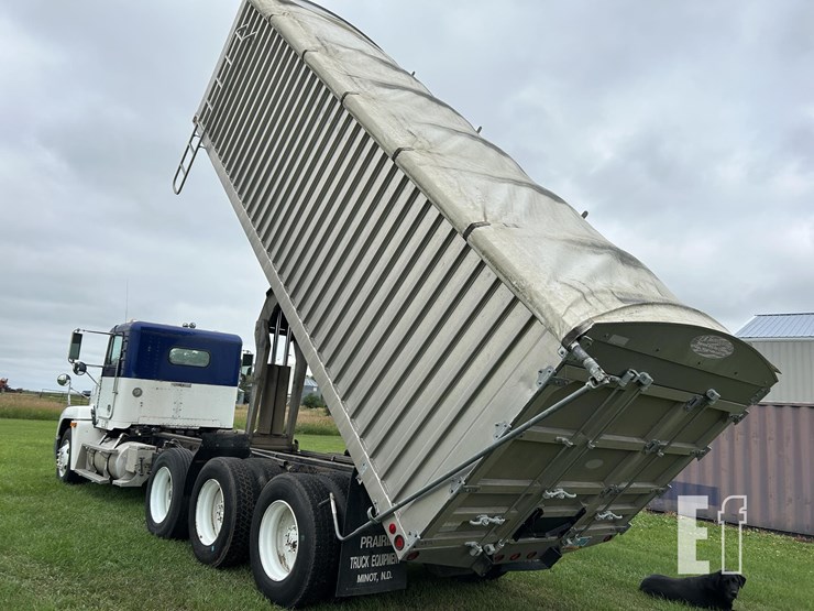 2001-freightliner-fld120-image-77