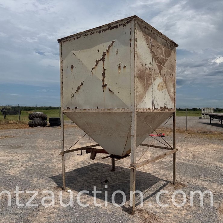 7' X 7' HOPPER BOTTOM FEED BIN