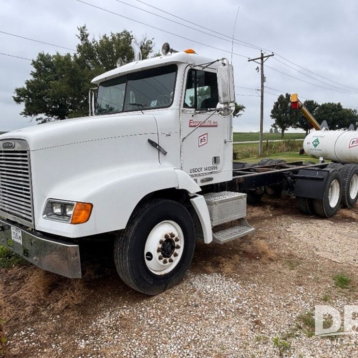 2000 Freightliner Truck (GP11021, Unit 398)