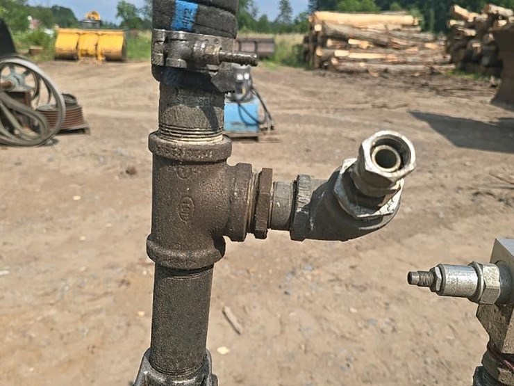 #184-•-hydraulic-oil-tank-image-16