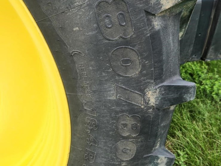 2010-john-deere-8245r-image-11