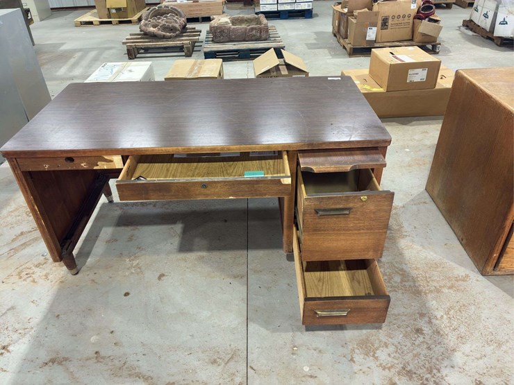 wooden-desk-image-3